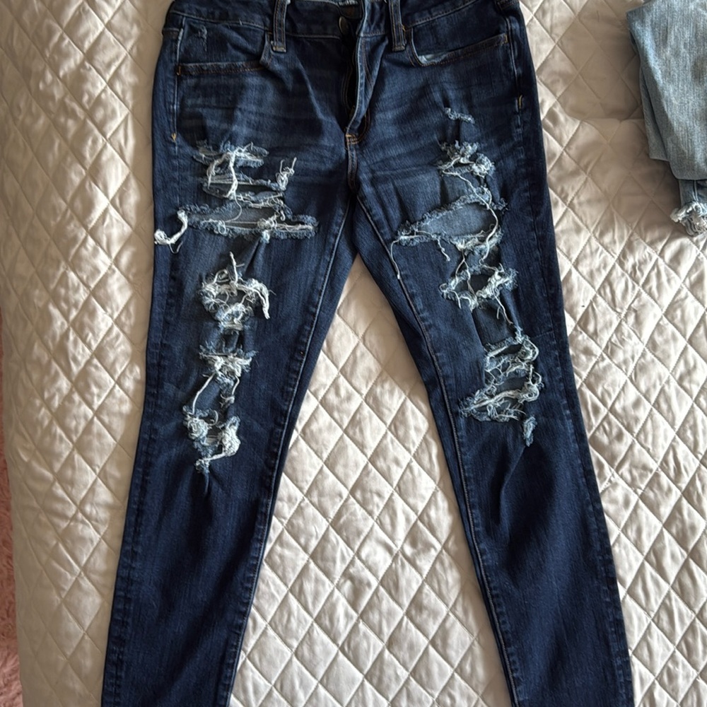 American Eagle ripped blue jeans size 10